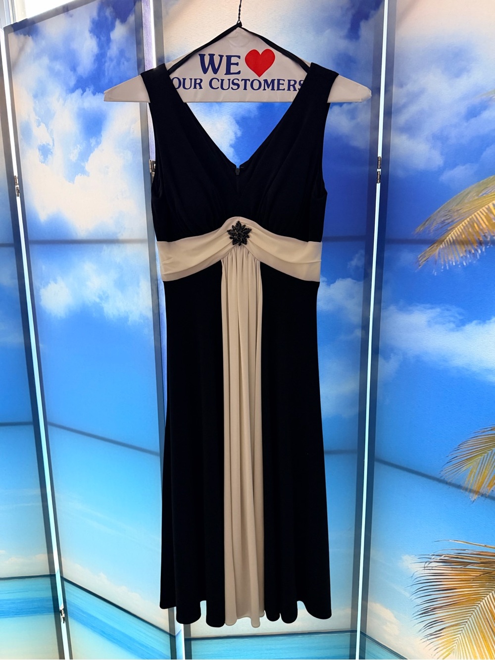 Jessica Howard Black and Cream V-Neck Evening Gown with Embellished Waist